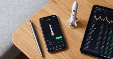 SpaceX Stock Just Got Its First Analyst Ratings Ahead of the IPO