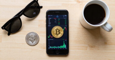 Trump’s income topped $2 billion in 2025, boosted by crypto, coin ventures